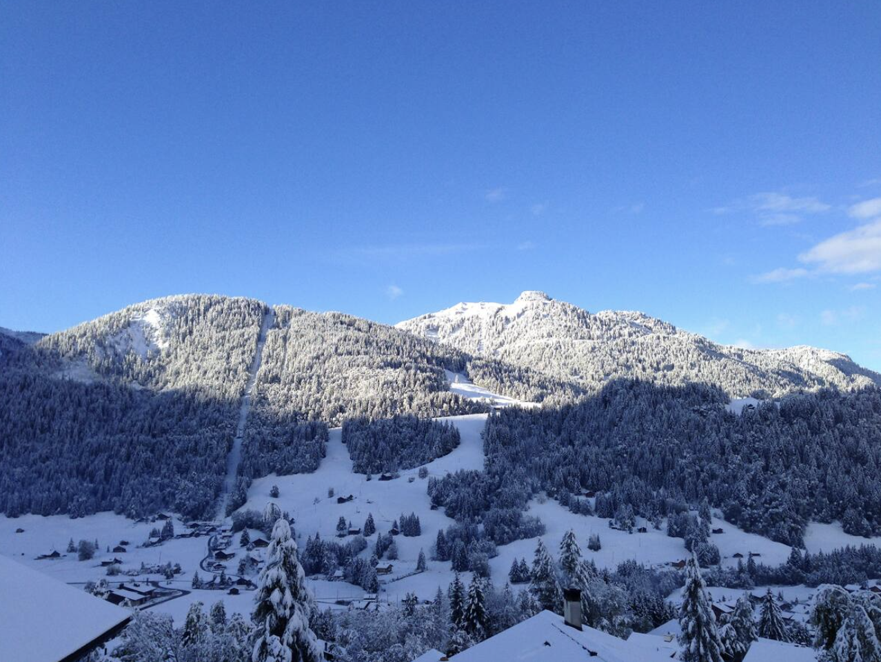Snowy mountain landscape above Les Diablerets